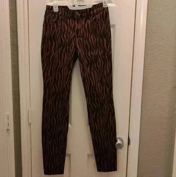 I.N.C Women's Tiger-Print Mid Rise Skinny Leg Regular Fit Jeans Size 8 - Picture 1 of 2